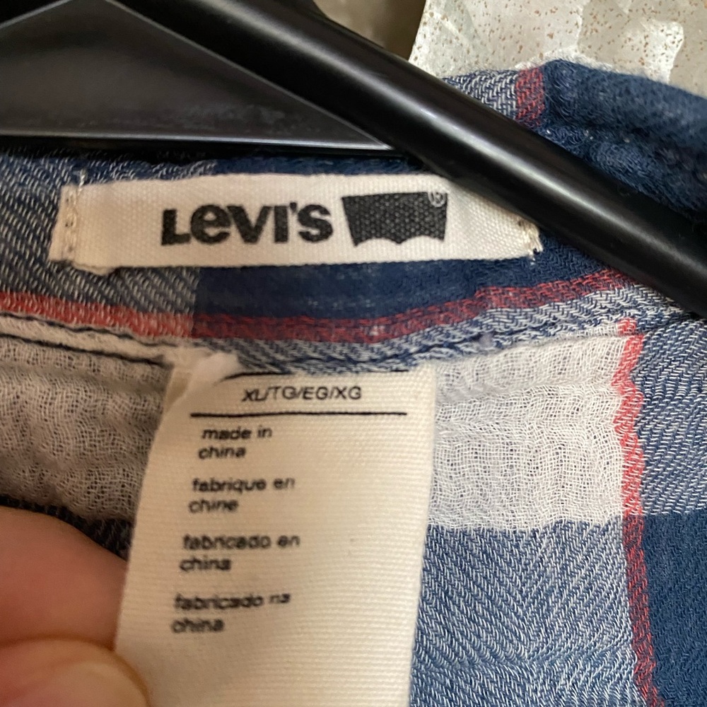 Levi’s Flannel 🔥 - Picture 2 of 3